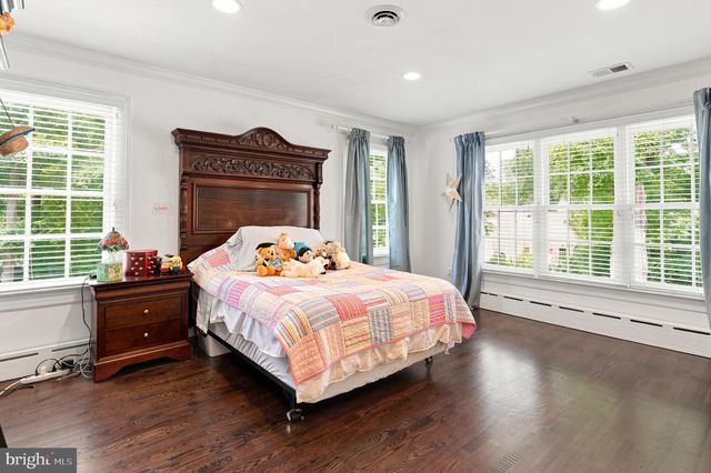 1210 CORBIN CT, Mclean, VA 22101