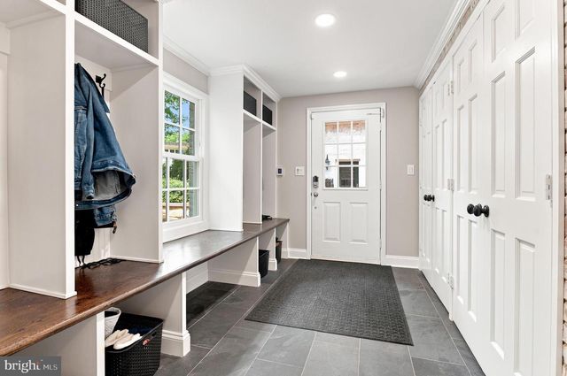 1210 CORBIN CT, Mclean, VA 22101