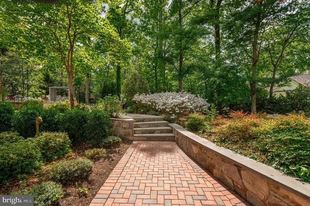 1210 CORBIN CT, Mclean, VA 22101