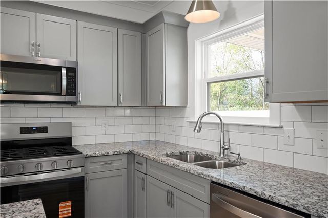 6738 Barneswood Drive, Theodore, AL 36582