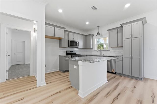 6738 Barneswood Drive, Theodore, AL 36582