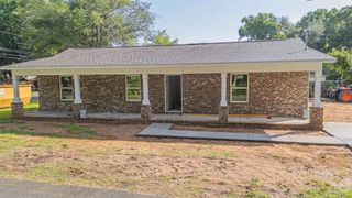 220 Broadmoor Ln, Pensacola, FL 32507