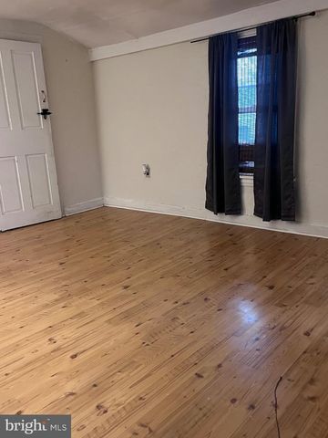 1 WOODS ALY, Mount Holly, NJ 08060