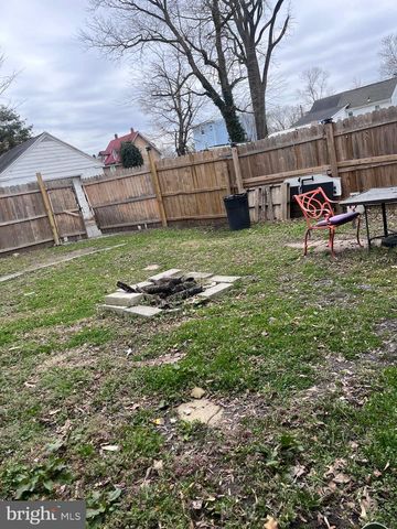 1 WOODS ALY, Mount Holly, NJ 08060