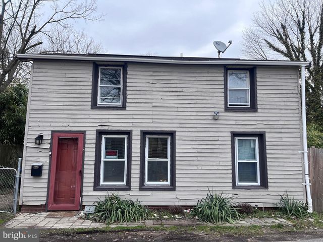 1 WOODS ALY, Mount Holly, NJ 08060