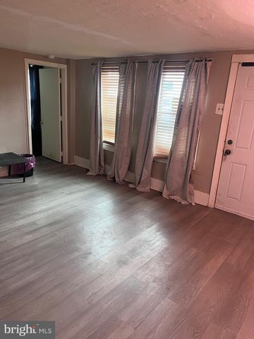 1 WOODS ALY, Mount Holly, NJ 08060