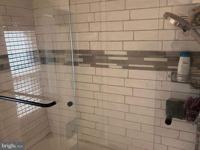 1 WOODS ALY, Mount Holly, NJ 08060