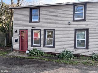 1 WOODS ALY, Mount Holly, NJ 08060