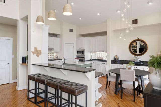 208 Morar DR, Spicewood, TX 78669