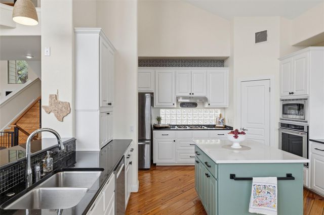 208 Morar DR, Spicewood, TX 78669