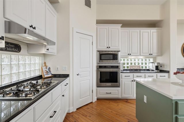 208 Morar DR, Spicewood, TX 78669