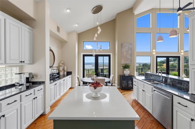 208 Morar DR, Spicewood, TX 78669