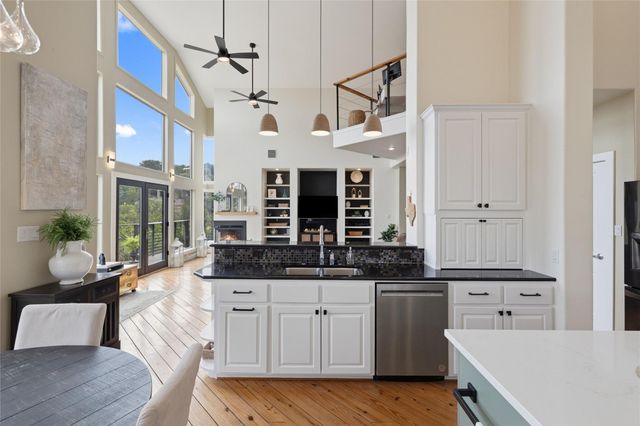 208 Morar DR, Spicewood, TX 78669