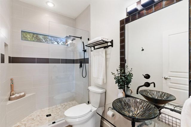 208 Morar DR, Spicewood, TX 78669