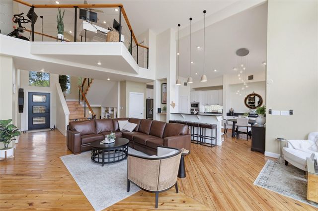 208 Morar DR, Spicewood, TX 78669