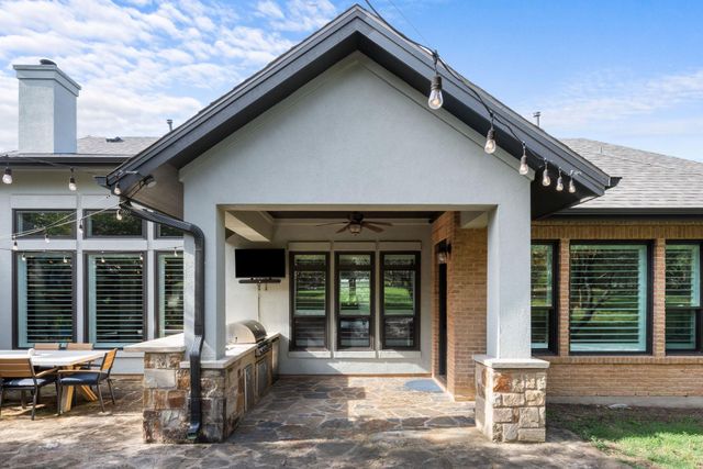 279 Rugged Earth DR, Austin, TX 78737