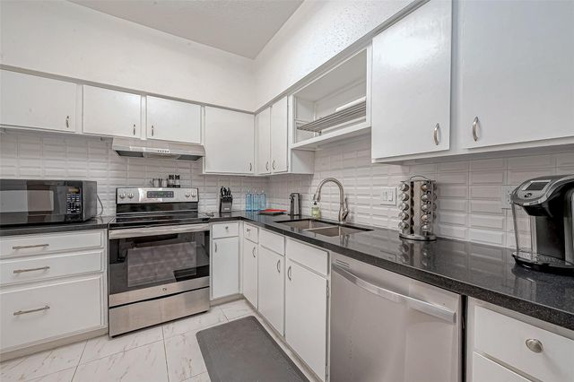 2100 Tanglewilde Street 189, Houston, TX 77063