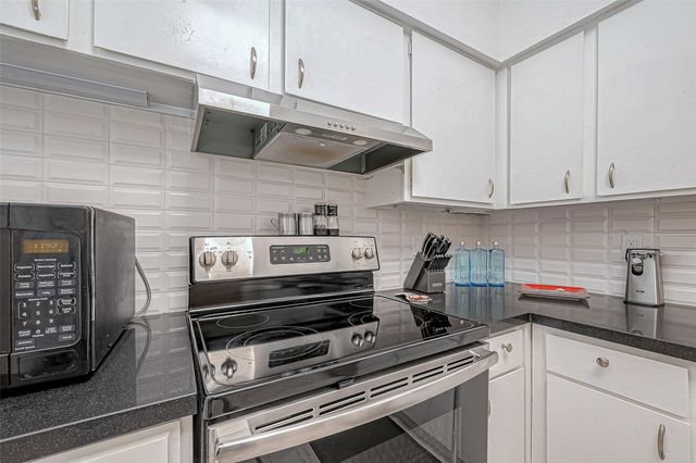 2100 Tanglewilde Street 189, Houston, TX 77063