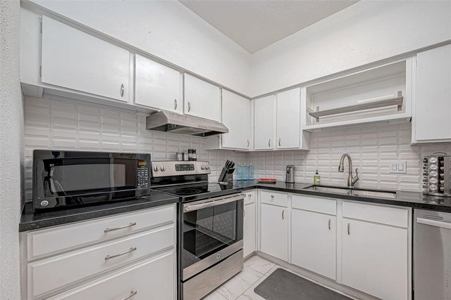 2100 Tanglewilde Street 189, Houston, TX 77063
