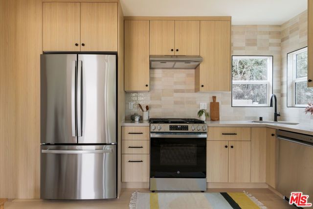 3150 Madera Avenue, Los Angeles, CA 90039