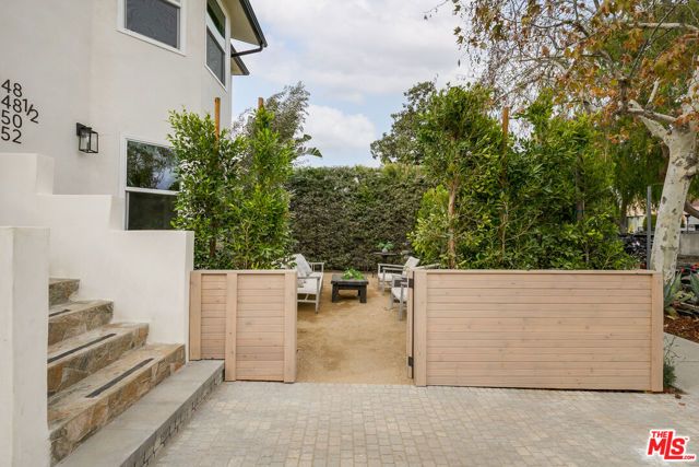 3150 Madera Avenue, Los Angeles, CA 90039