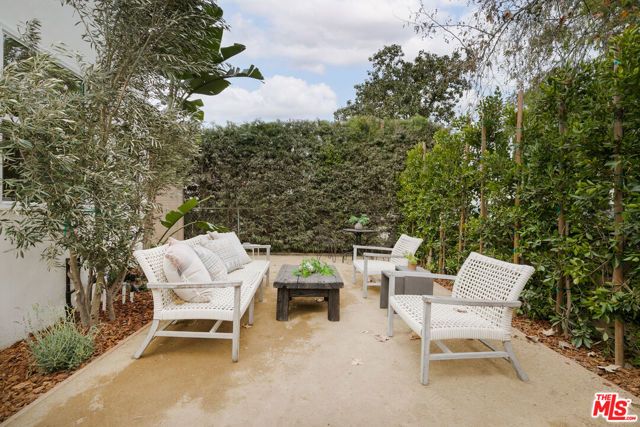 3150 Madera Avenue, Los Angeles, CA 90039