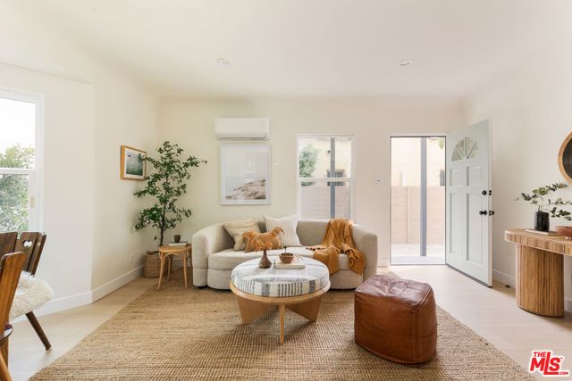 3150 Madera Avenue, Los Angeles, CA 90039