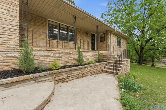 1002 Woodall Lane, Huntsville, AL 35816