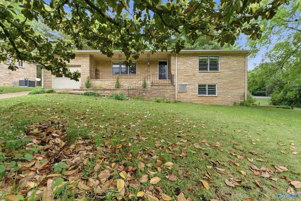 1002 Woodall Lane, Huntsville, AL 35816