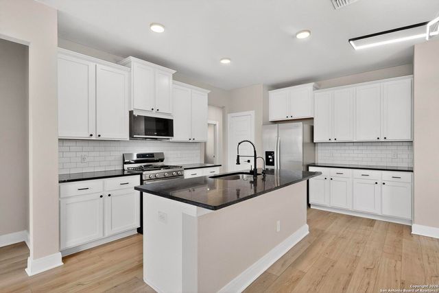 9222 Espadrille Run, Converse, TX 78109