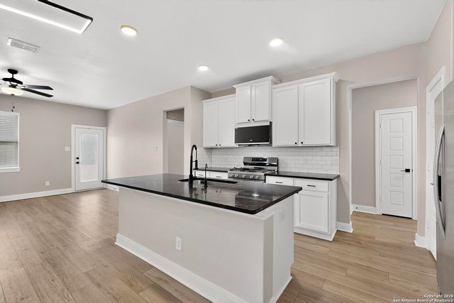 9222 Espadrille Run, Converse, TX 78109