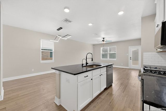 9222 Espadrille Run, Converse, TX 78109