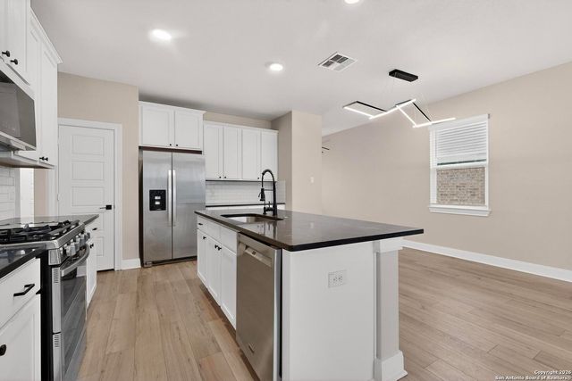 9222 Espadrille Run, Converse, TX 78109