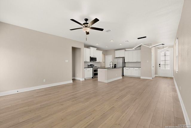 9222 Espadrille Run, Converse, TX 78109