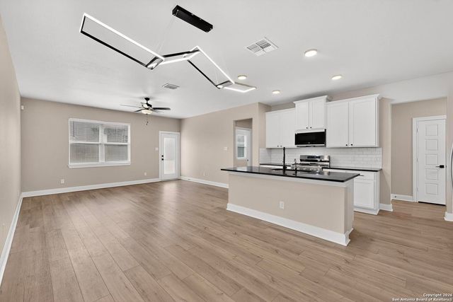 9222 Espadrille Run, Converse, TX 78109