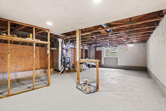 800 S Center Road, Saginaw Twp, MI 48638