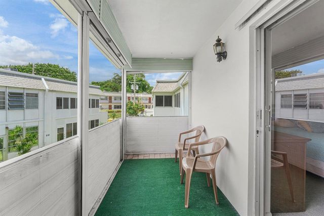 3160 LAKE OSBORNE Drive Bldg 6 Unit 206, Lake Worth Beach, FL 33461