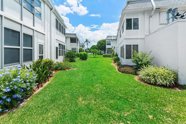 3160 LAKE OSBORNE Drive Bldg 6 Unit 206, Lake Worth Beach, FL 33461