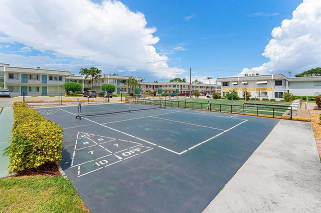 3160 LAKE OSBORNE Drive Bldg 6 Unit 206, Lake Worth Beach, FL 33461