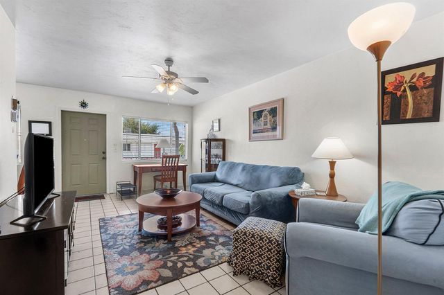 3160 LAKE OSBORNE Drive Bldg 6 Unit 206, Lake Worth Beach, FL 33461