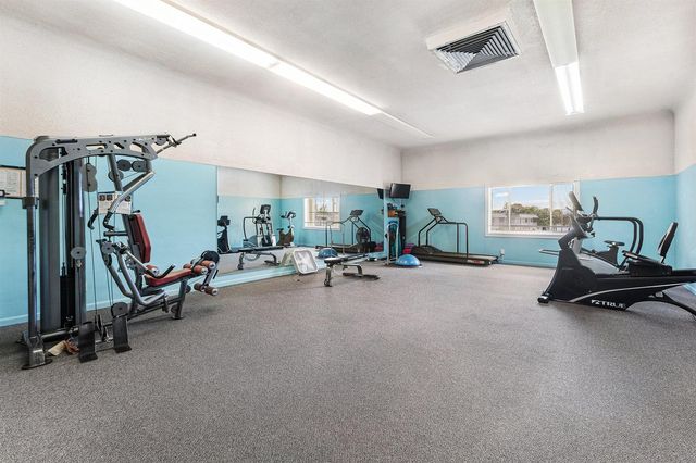 3160 LAKE OSBORNE Drive Bldg 6 Unit 206, Lake Worth Beach, FL 33461