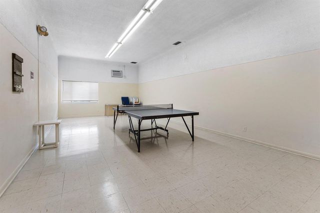 3160 LAKE OSBORNE Drive Bldg 6 Unit 206, Lake Worth Beach, FL 33461