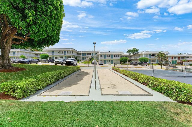 3160 LAKE OSBORNE Drive Bldg 6 Unit 206, Lake Worth Beach, FL 33461