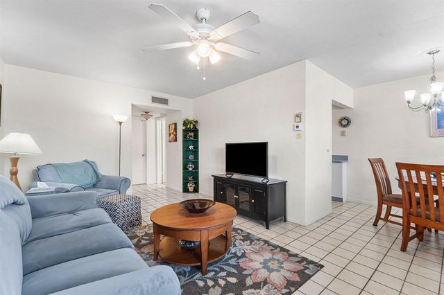 3160 LAKE OSBORNE Drive Bldg 6 Unit 206, Lake Worth Beach, FL 33461