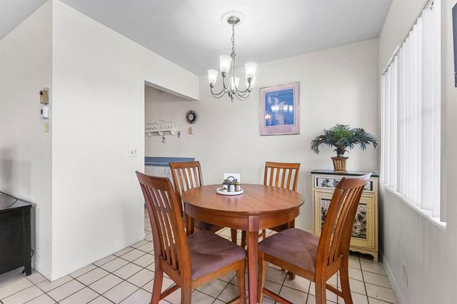 3160 LAKE OSBORNE Drive Bldg 6 Unit 206, Lake Worth Beach, FL 33461