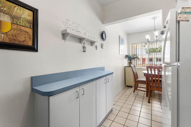 3160 LAKE OSBORNE Drive Bldg 6 Unit 206, Lake Worth Beach, FL 33461