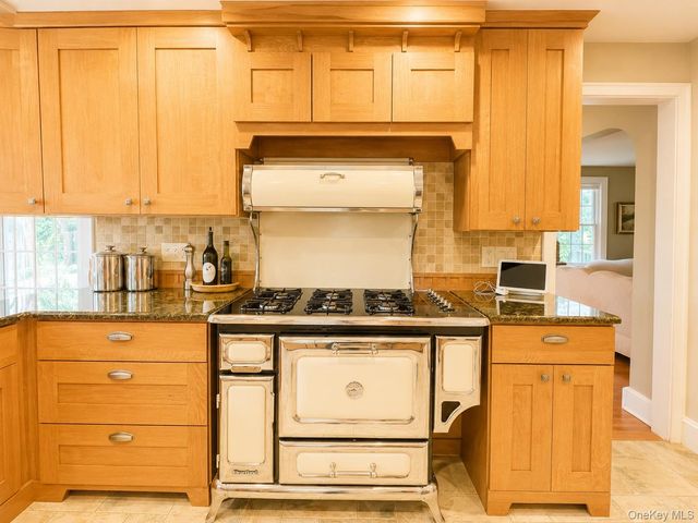 15 Anita Place, Farmingdale, NY 11735