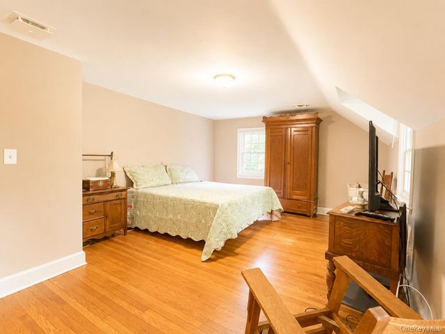 15 Anita Place, Farmingdale, NY 11735