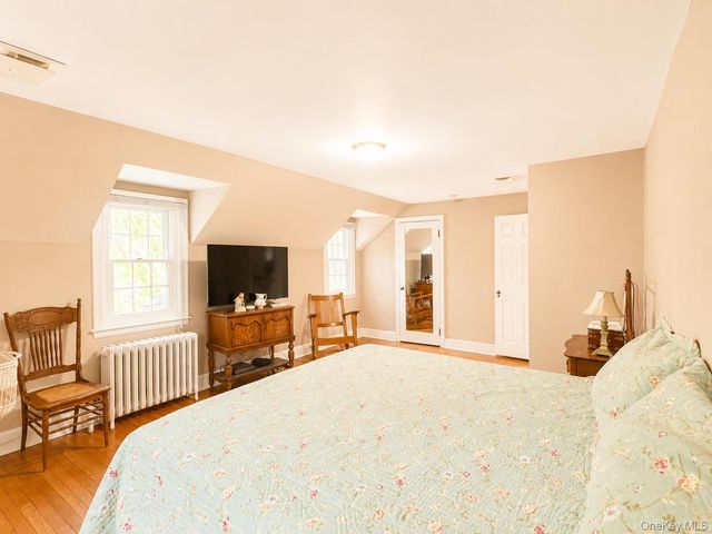 15 Anita Place, Farmingdale, NY 11735