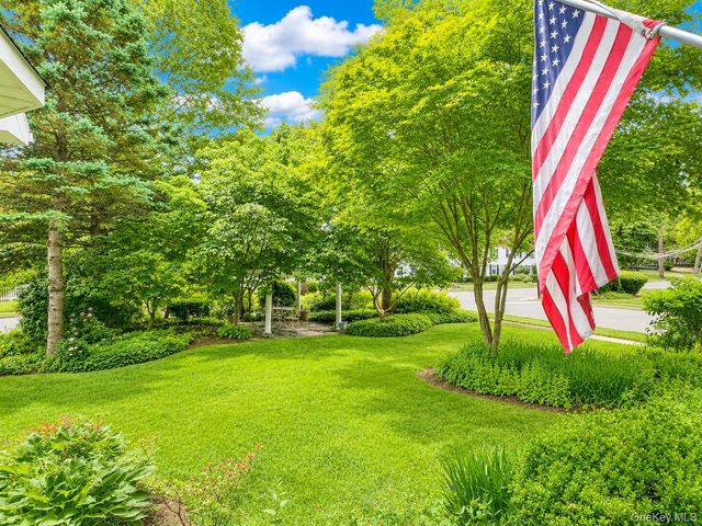 15 Anita Place, Farmingdale, NY 11735